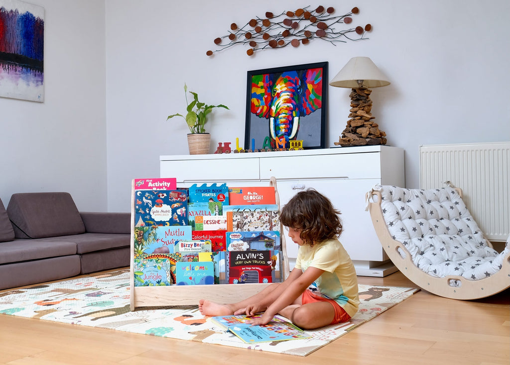 Bibliothèque Montessori en Bois avec Assise — Petit, Moyen ou Grand Format