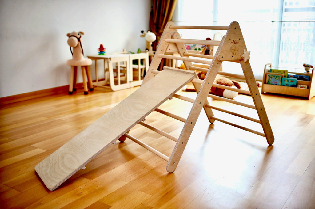 Triangle d'Escalade Pikler Pliable avec Rampe — Structure Montessori en Bois