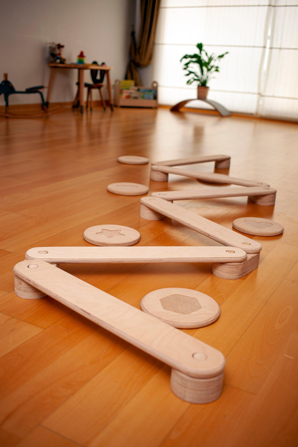 Poutre d'Équilibre Montessori avec Pierres de Gué — Set en Bois