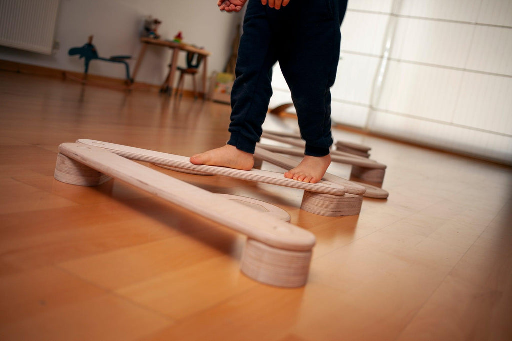 Poutre d'Équilibre Montessori avec Pierres de Gué — Set en Bois