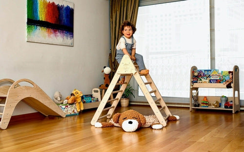 Triangle d'Escalade Pikler Pliable avec Rampe — Structure Montessori en Bois
