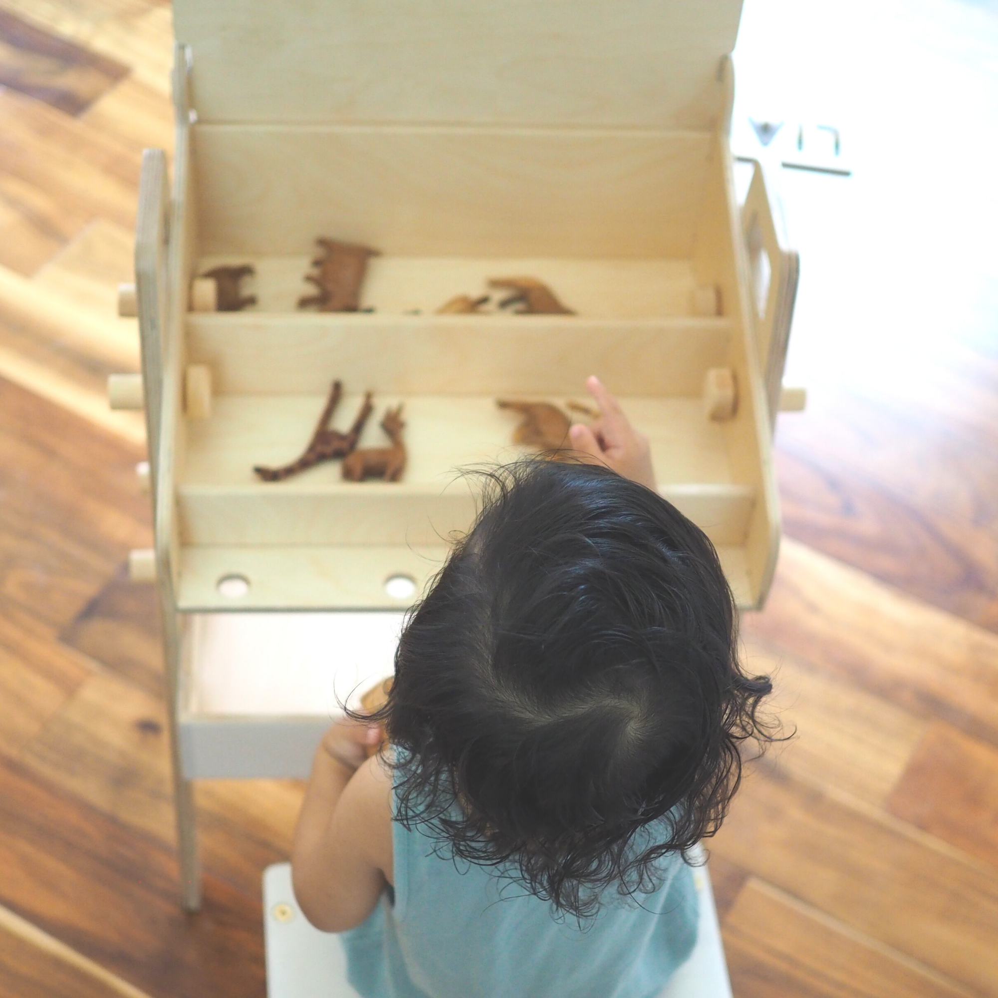 Table d'Art Montessori avec Tableau Noir — Bureau Créatif en Bois