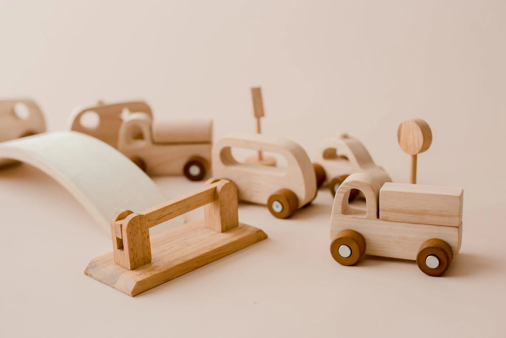 Set de Véhicules en Bois avec Circuit — Jeu d'Imagination Montessori